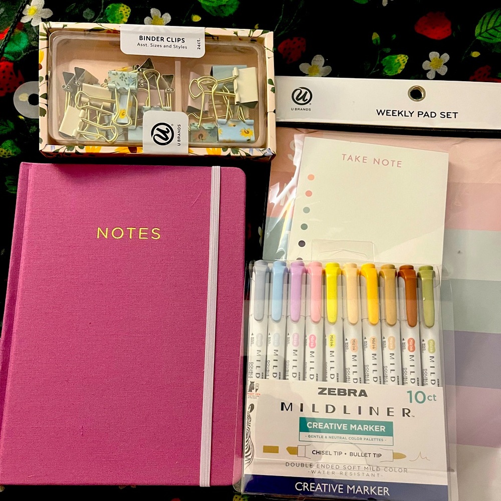 ✨Fun stationary set bundle🖊️📒💕 All new items
